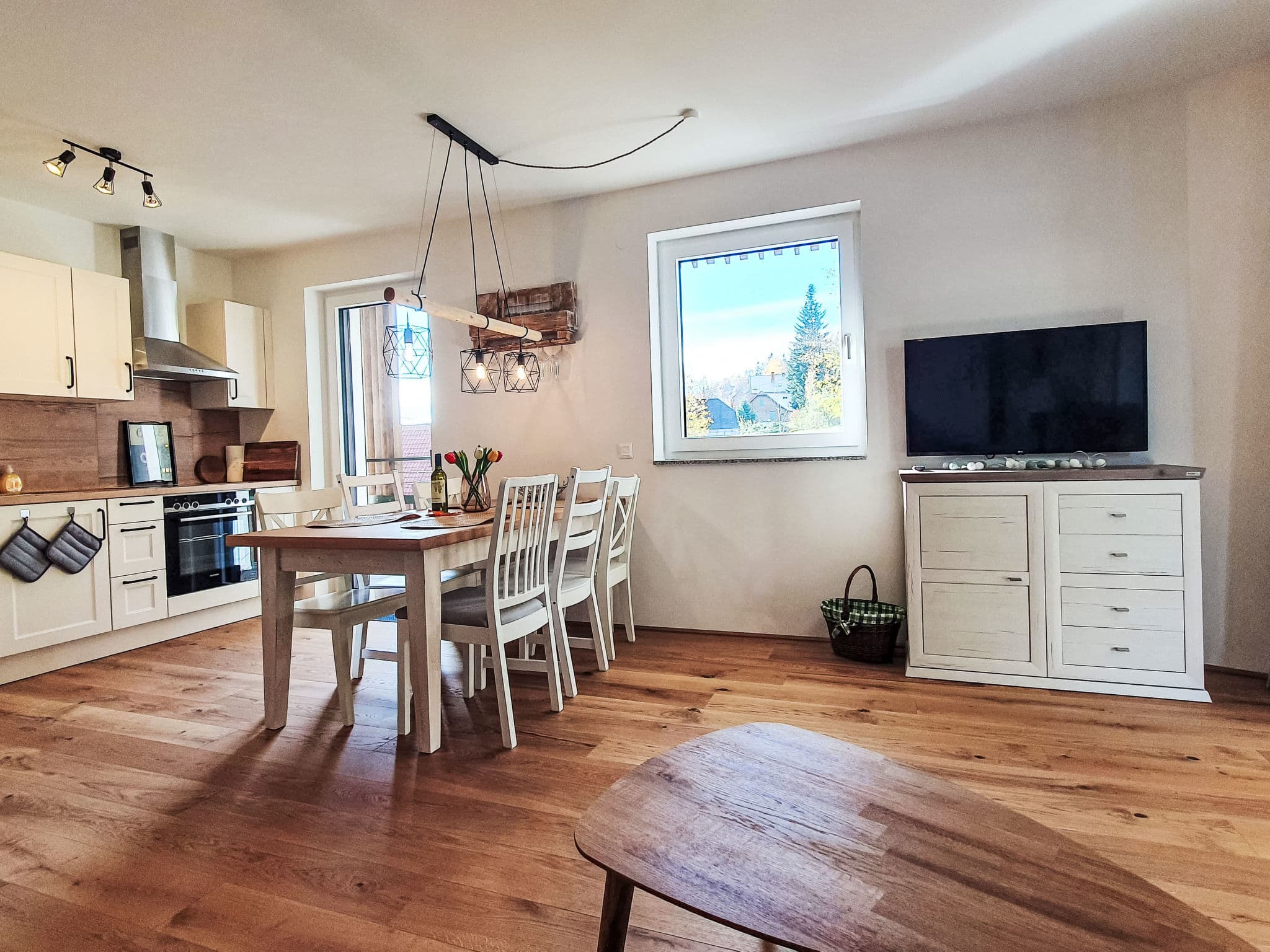 Kitchen / Dining Room