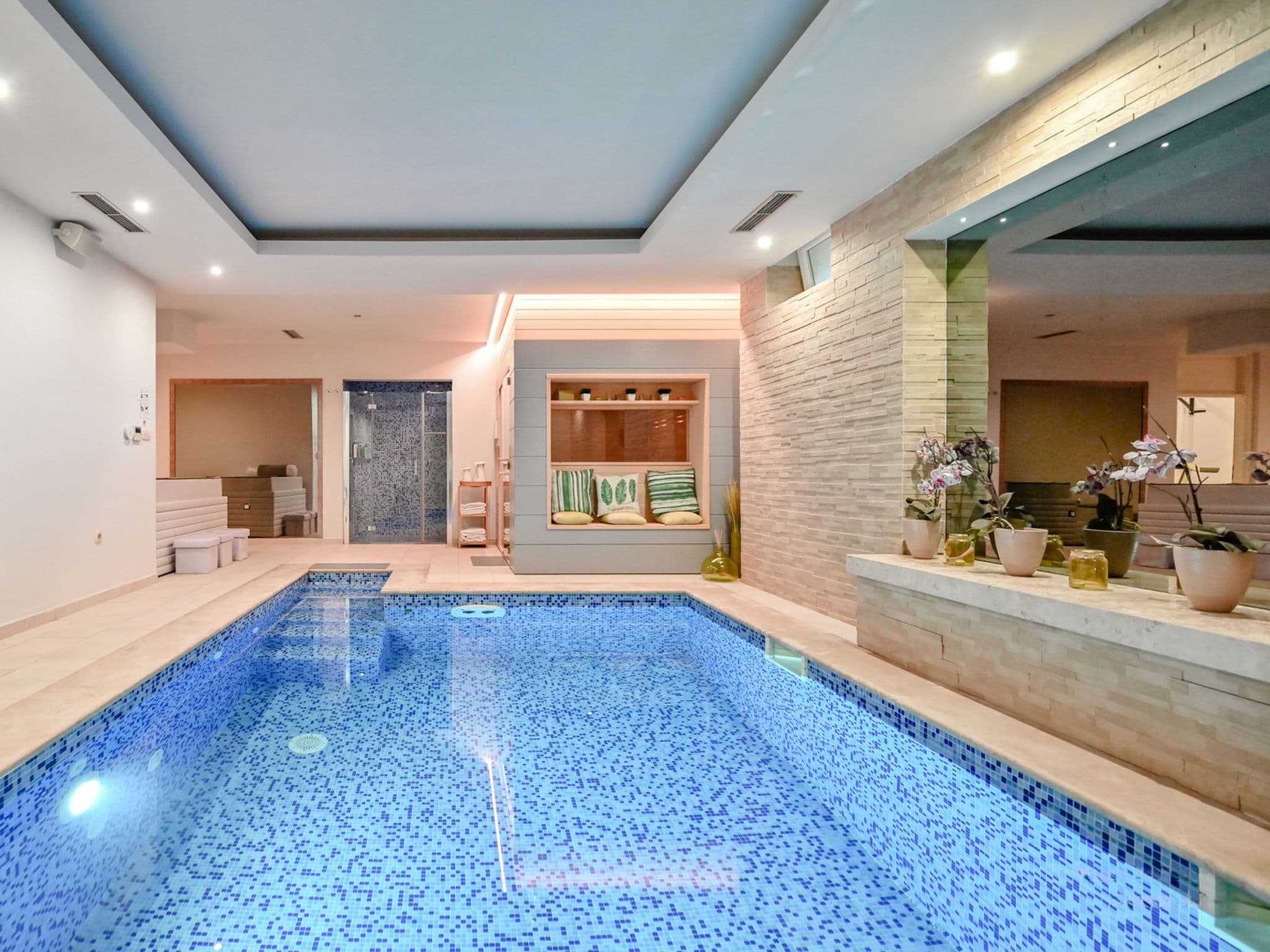 Pool Indoor