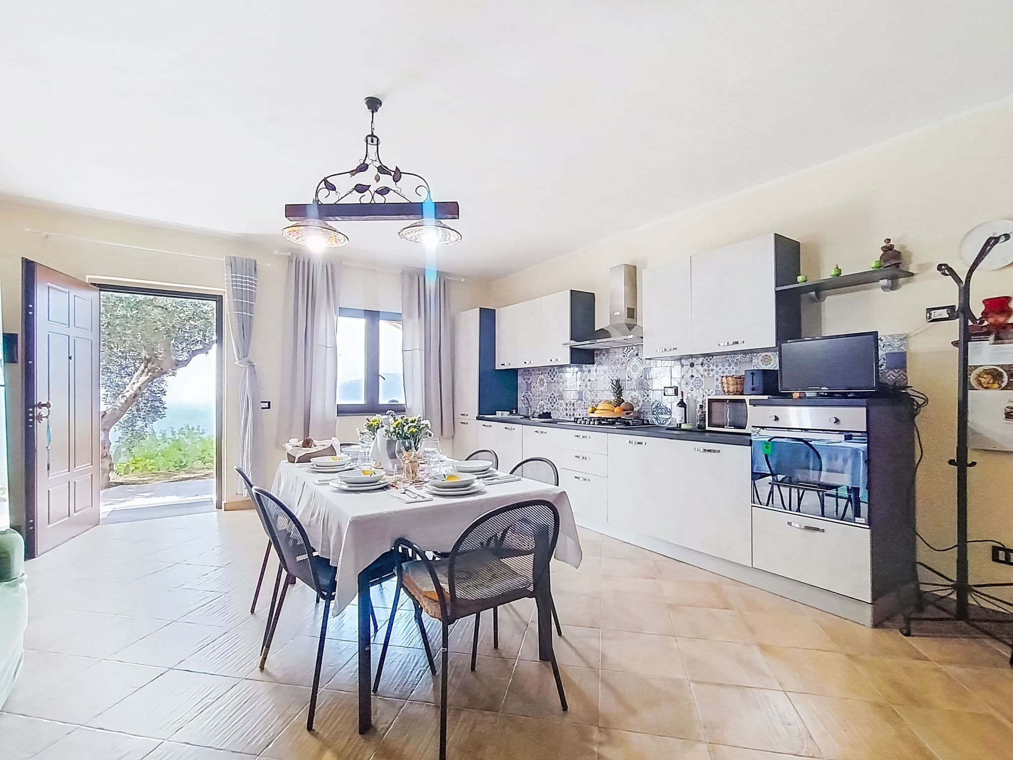 Kitchen / Dining Room