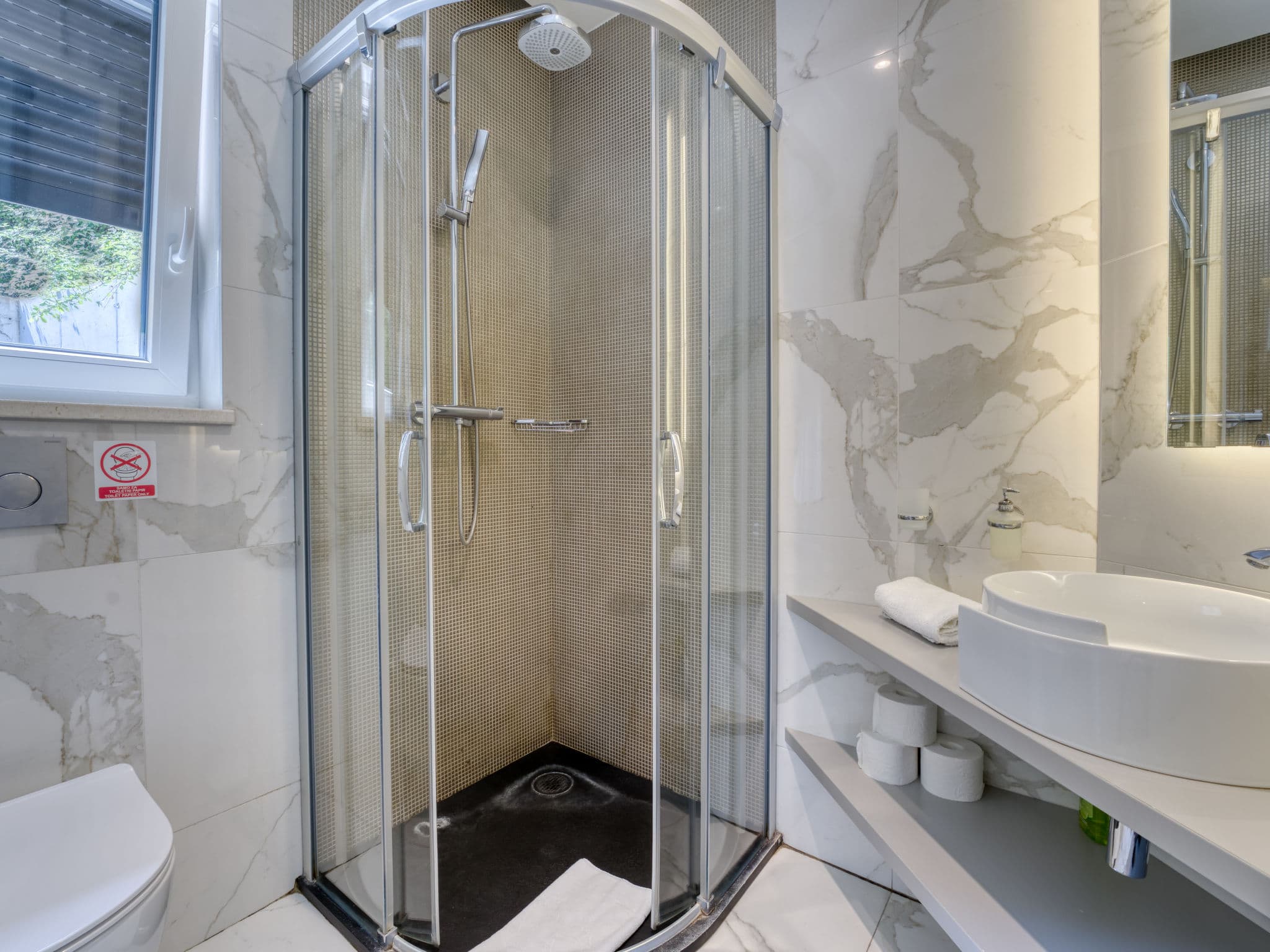 Bathroom / Wellness