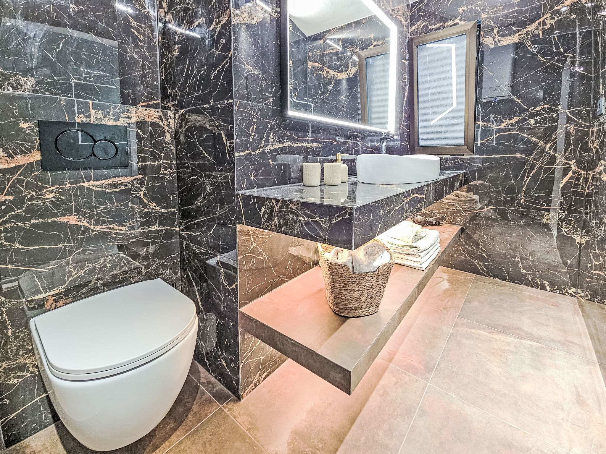 Bathroom / Wellness