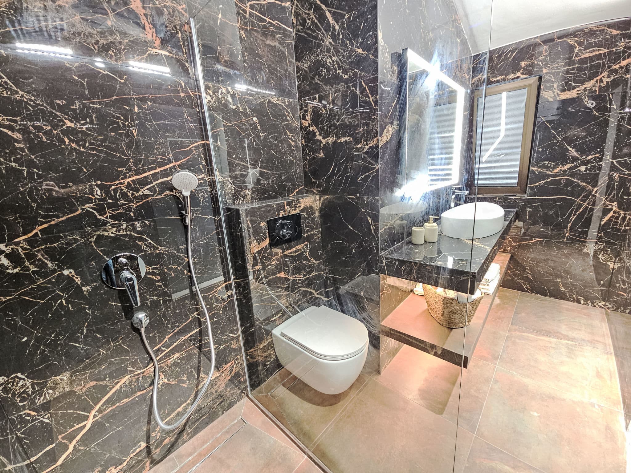 Bathroom / Wellness