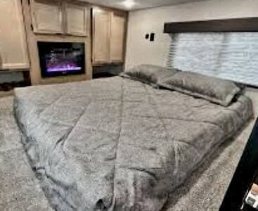 Loft with Queen mattress and smart TV