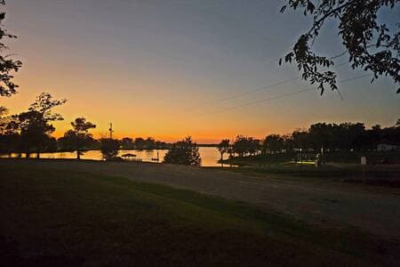 Walking distance to boat ramp with amazing sunsets