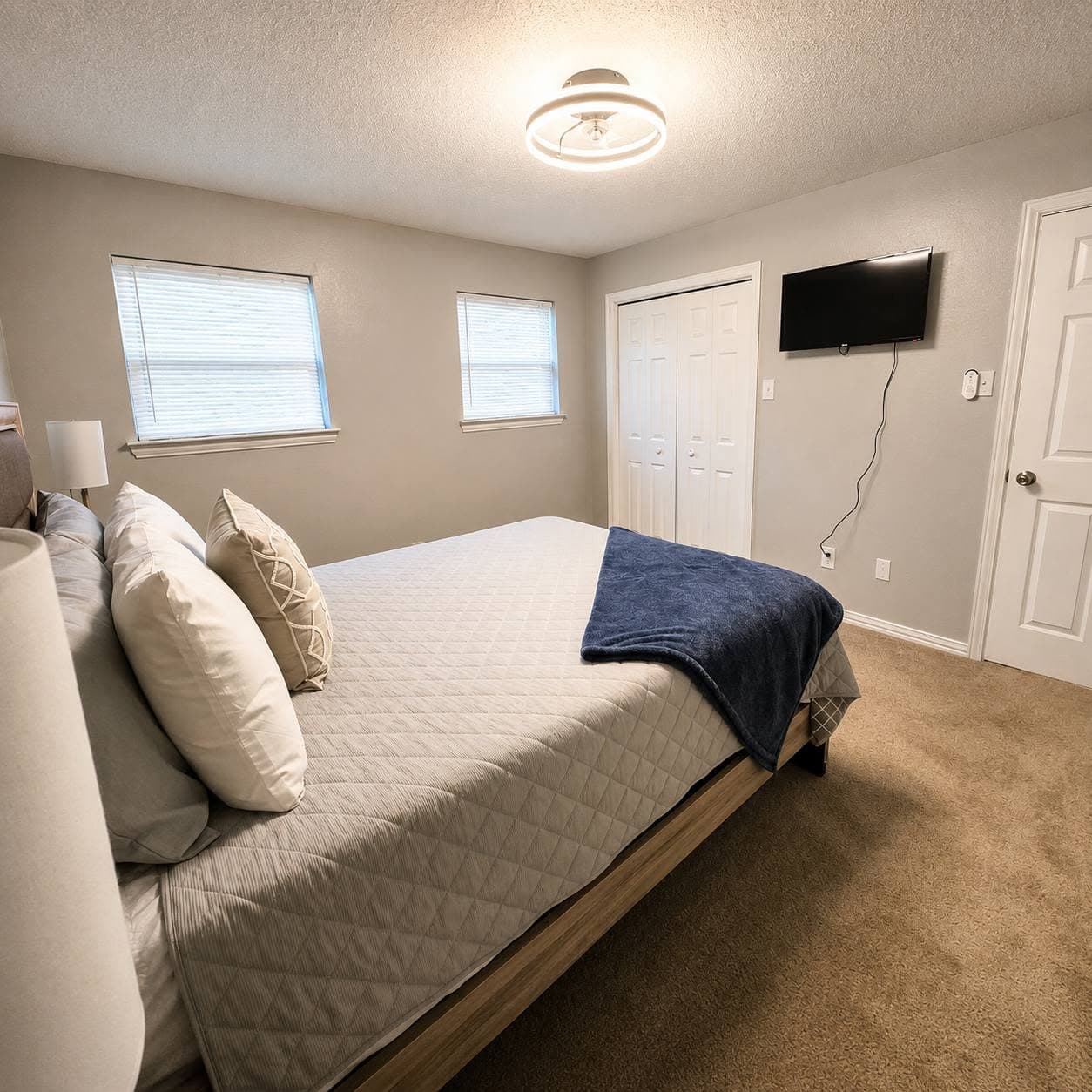 Bedroom 2 with Smart TV (Upstairs)