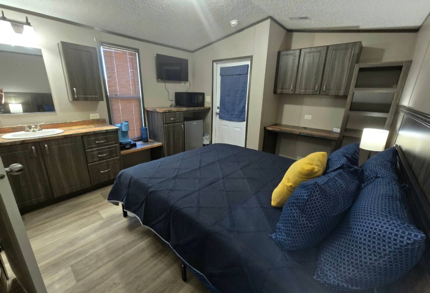 Each room includes 2 identical rooms each containing a queen ben