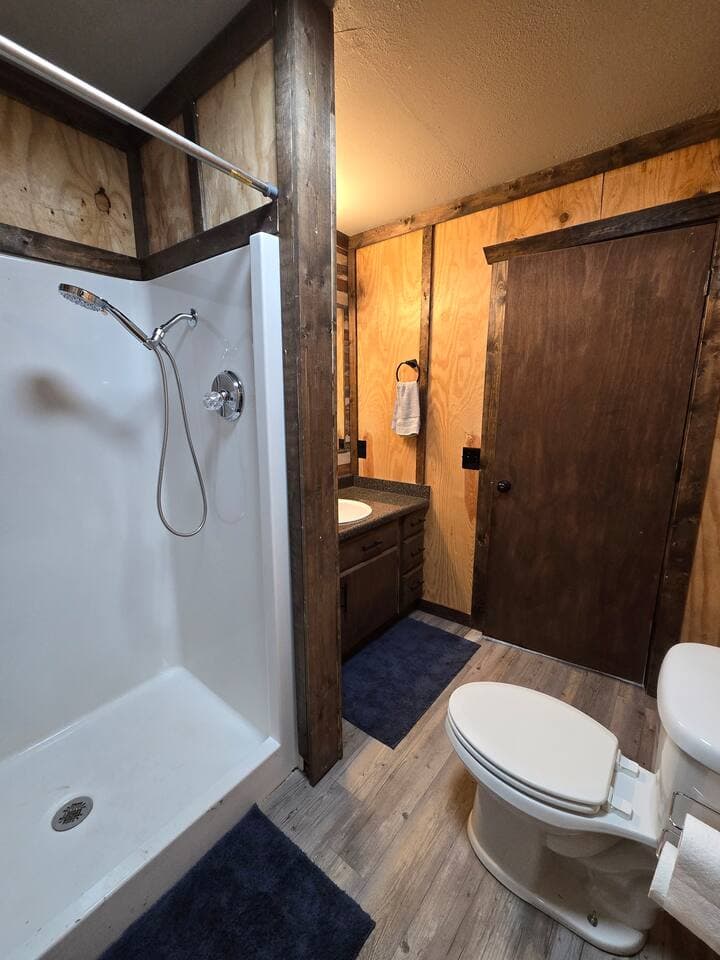 Bathroom 1 in main cabin