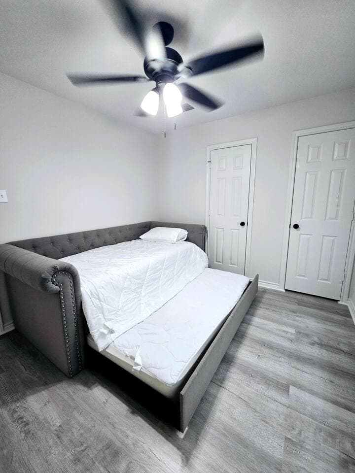 Twin bed with Twin trundle