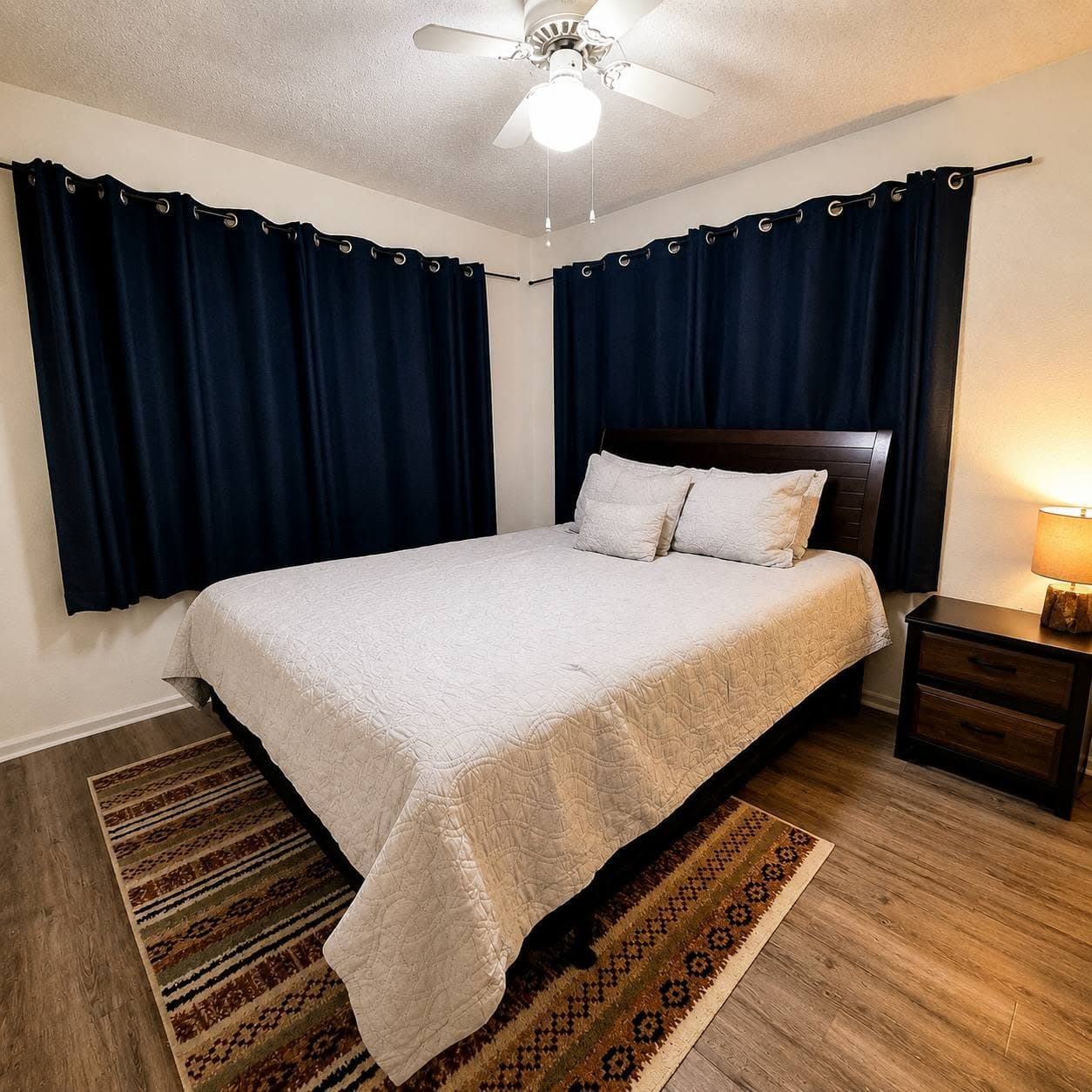 Bedroom 2 - Queen Bed
