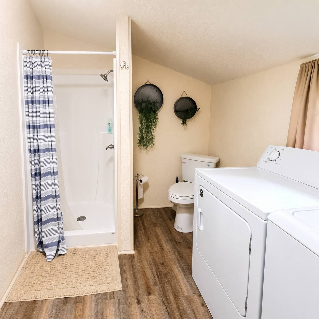 Bathroom 2 with Shower