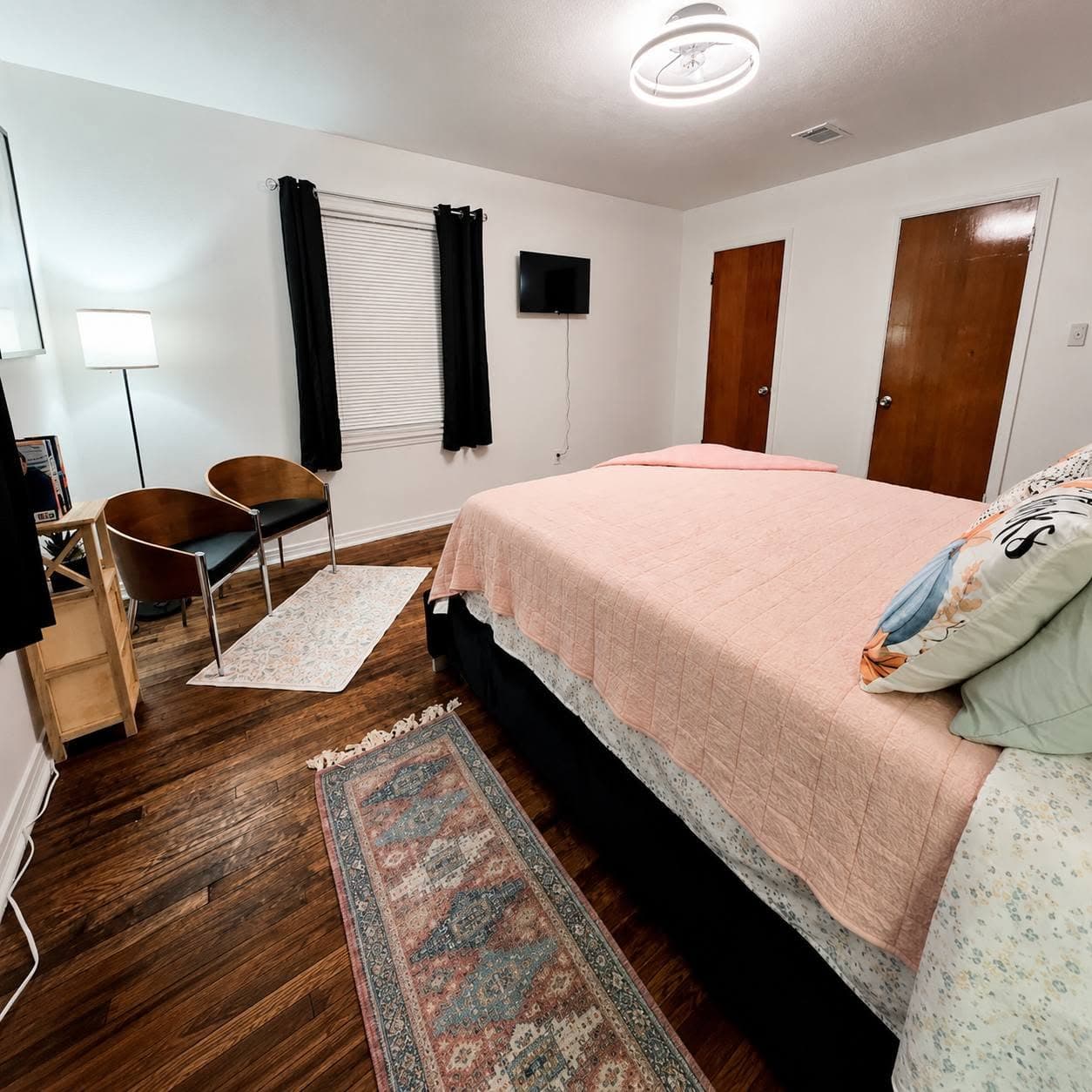Bedroom 2 with Smart TV