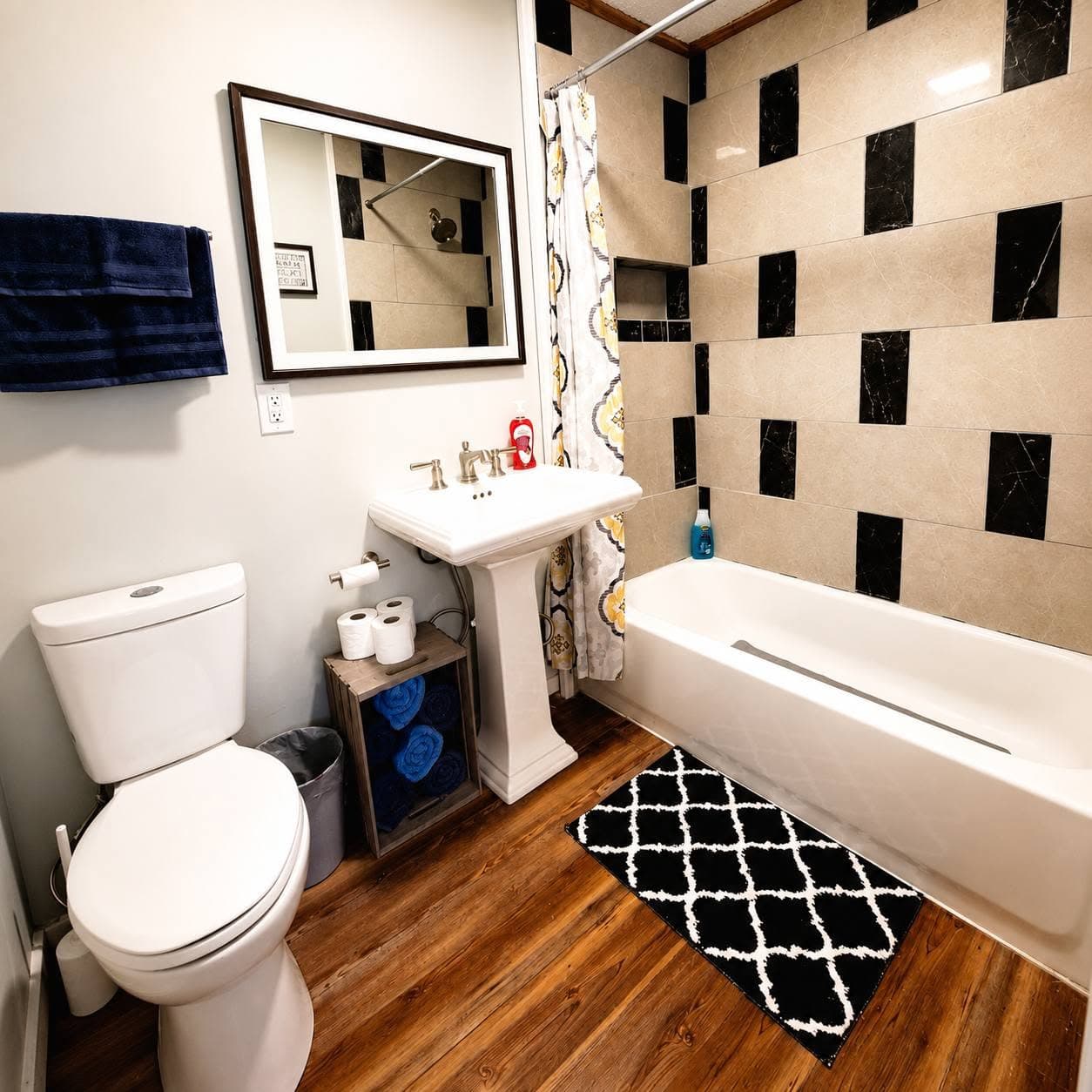 Bathroom 1 with Tub/Shower