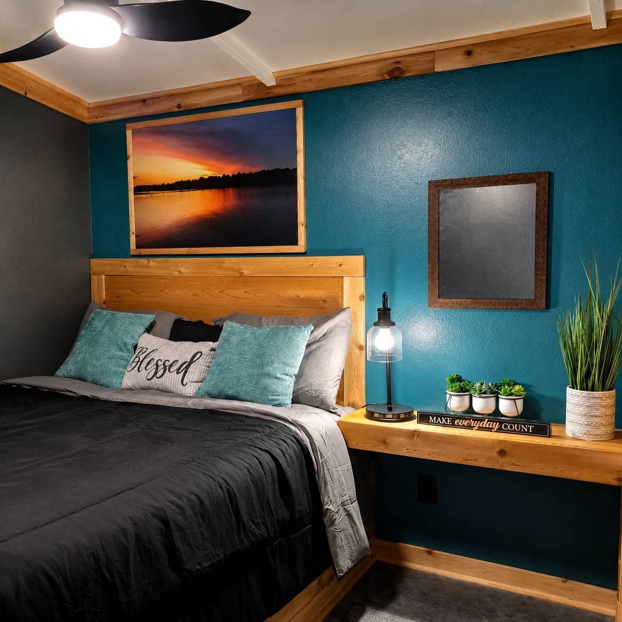 Bedroom 2 - Queen Bed