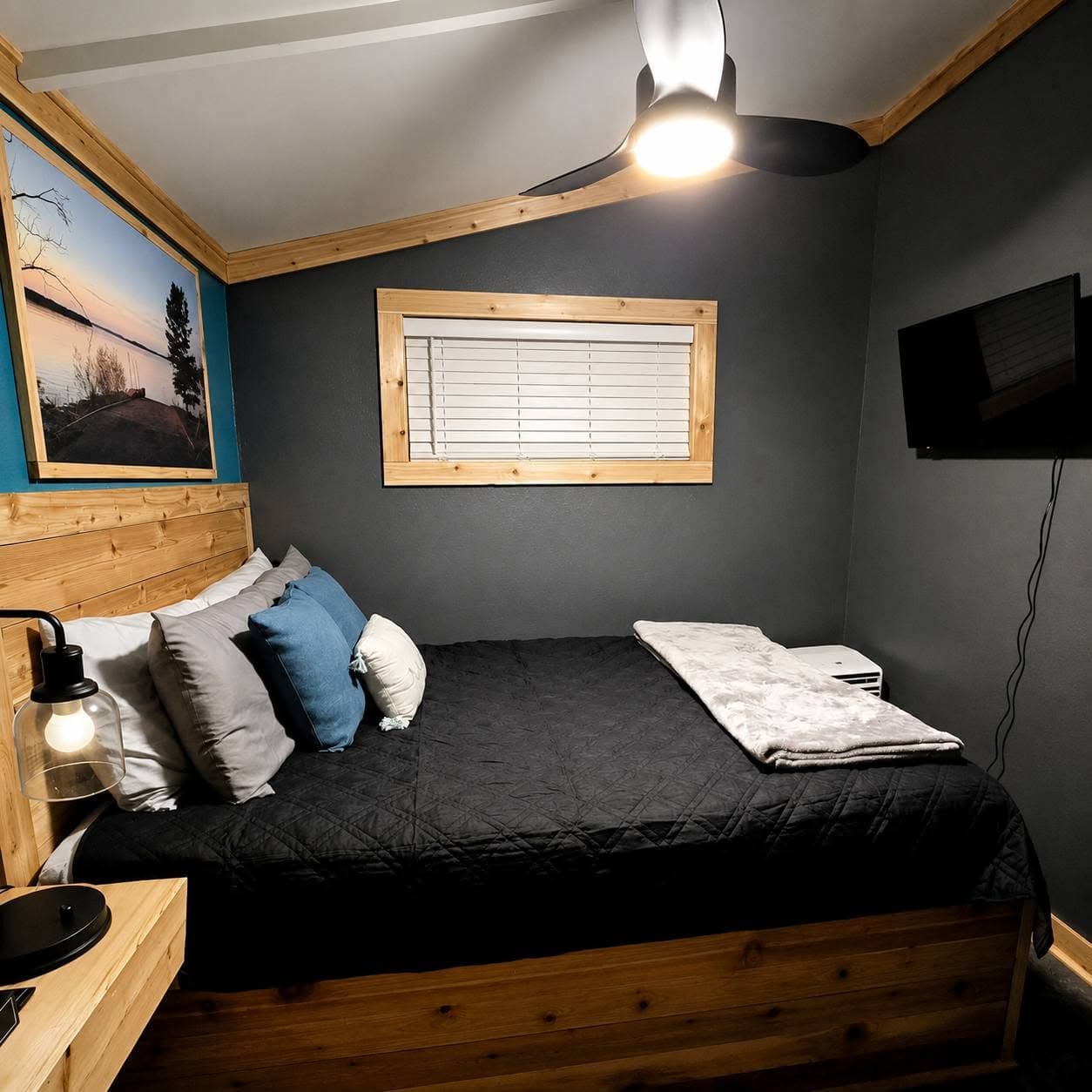 Bedroom 2 - Queen Bed