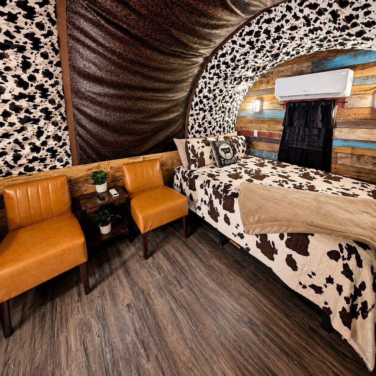 Queen Bed and Seating