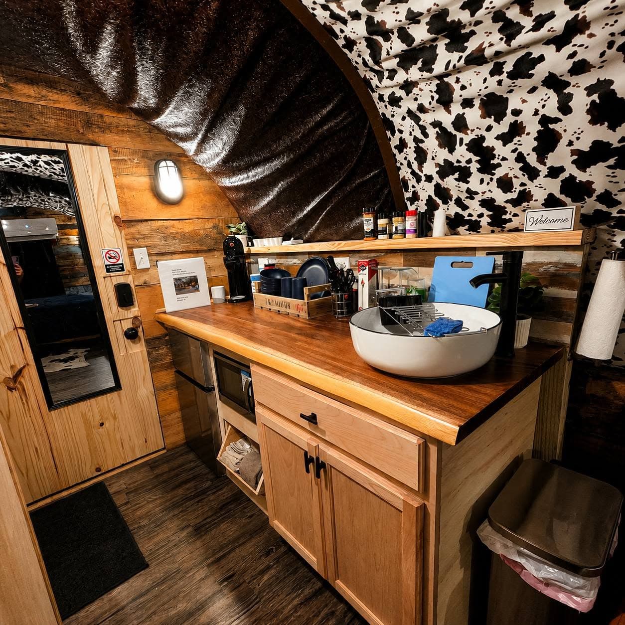 Kitchenette Area