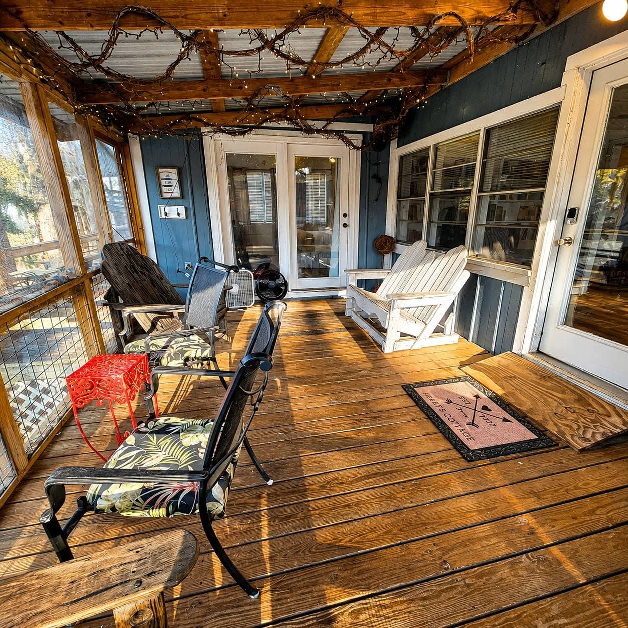 Screened in Porch with River View - Door for Code