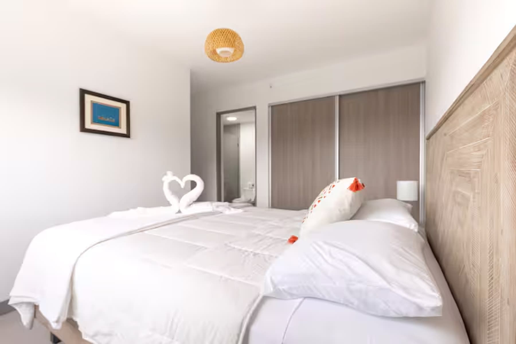 We chose Queen-size beds so you can sleep comfortably close to your loved ones in this breathtaking 