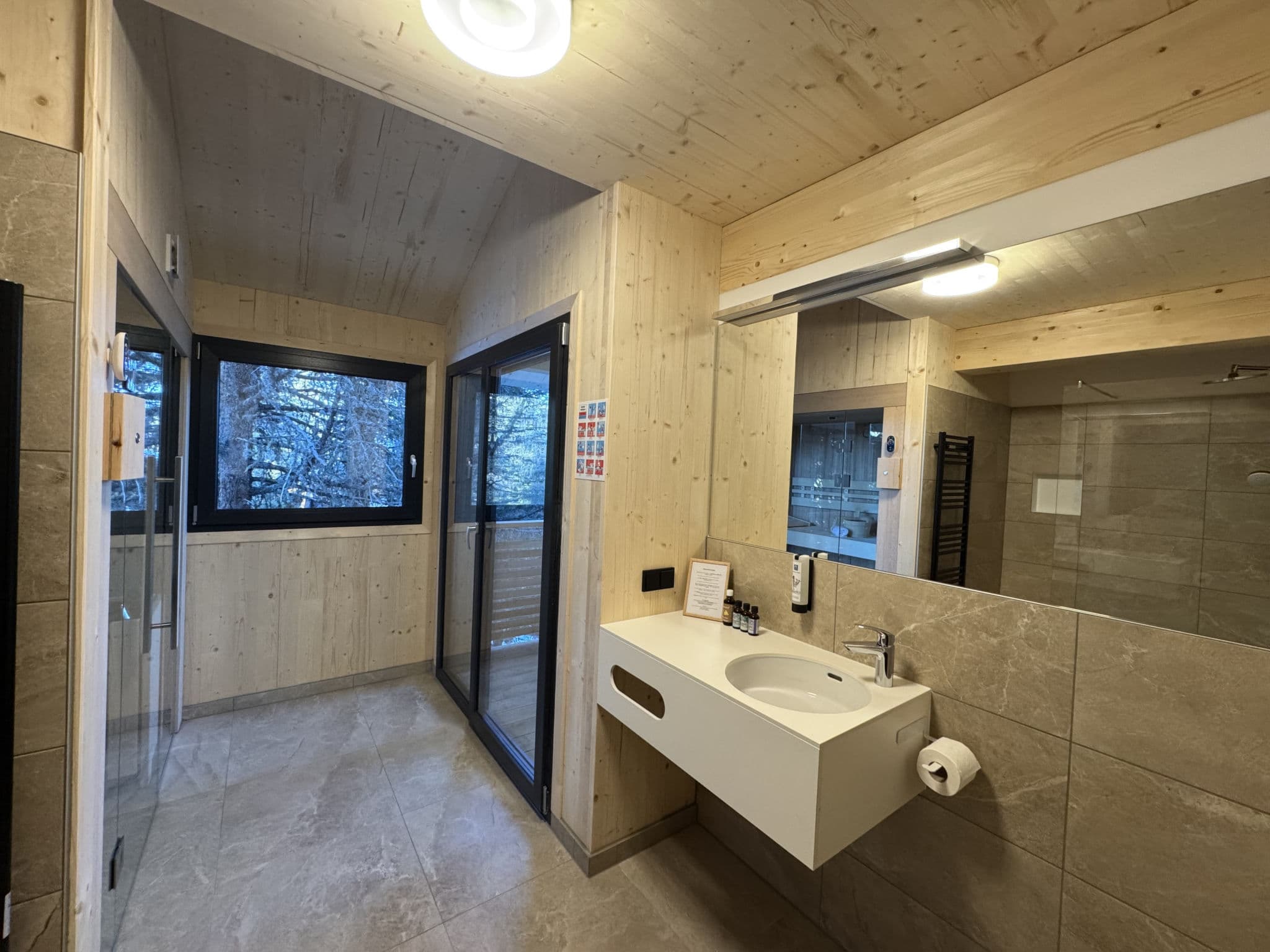 Bathroom / Wellness