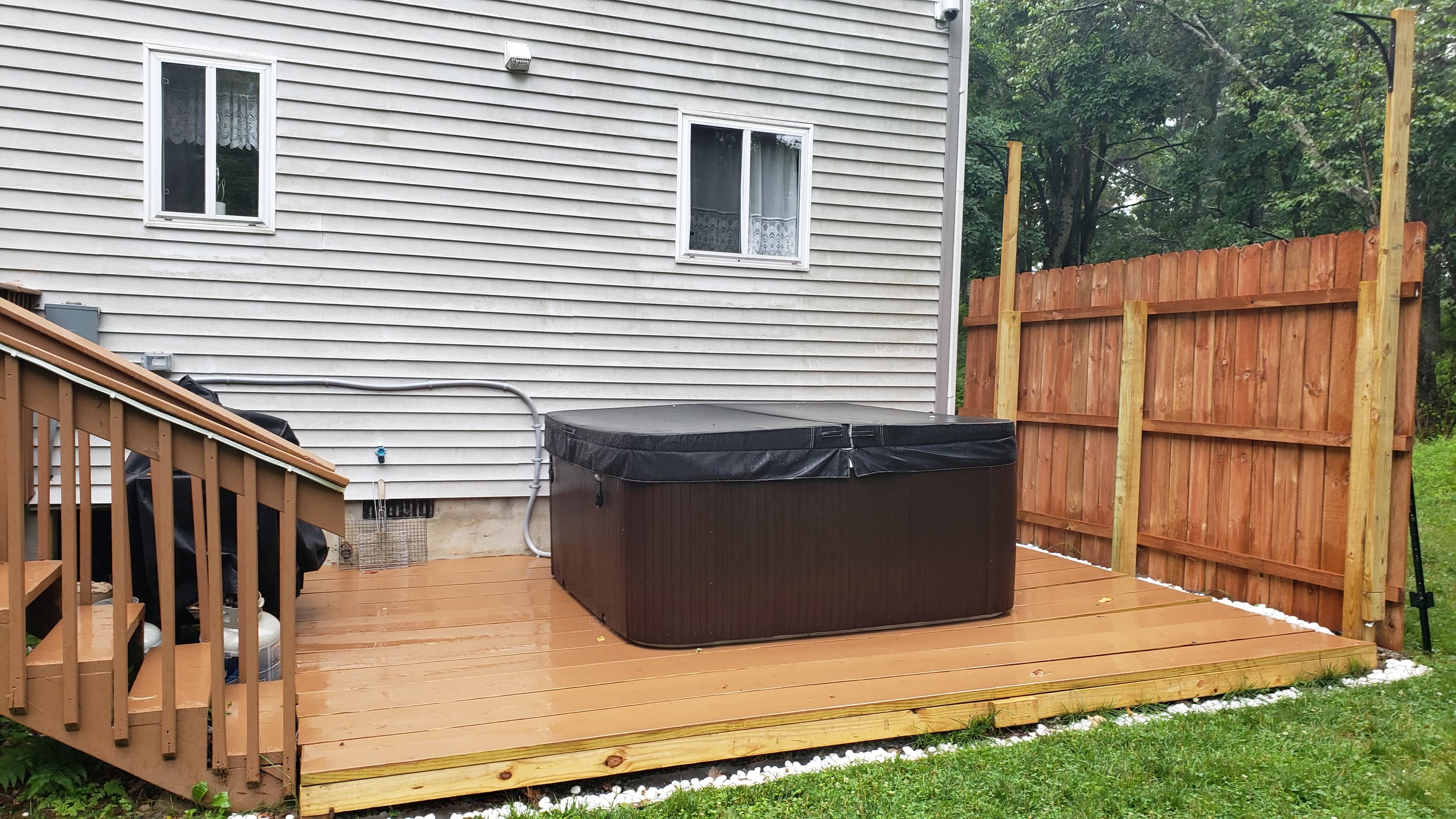 Newly installed hot tub now available! Must sign waiver to use.