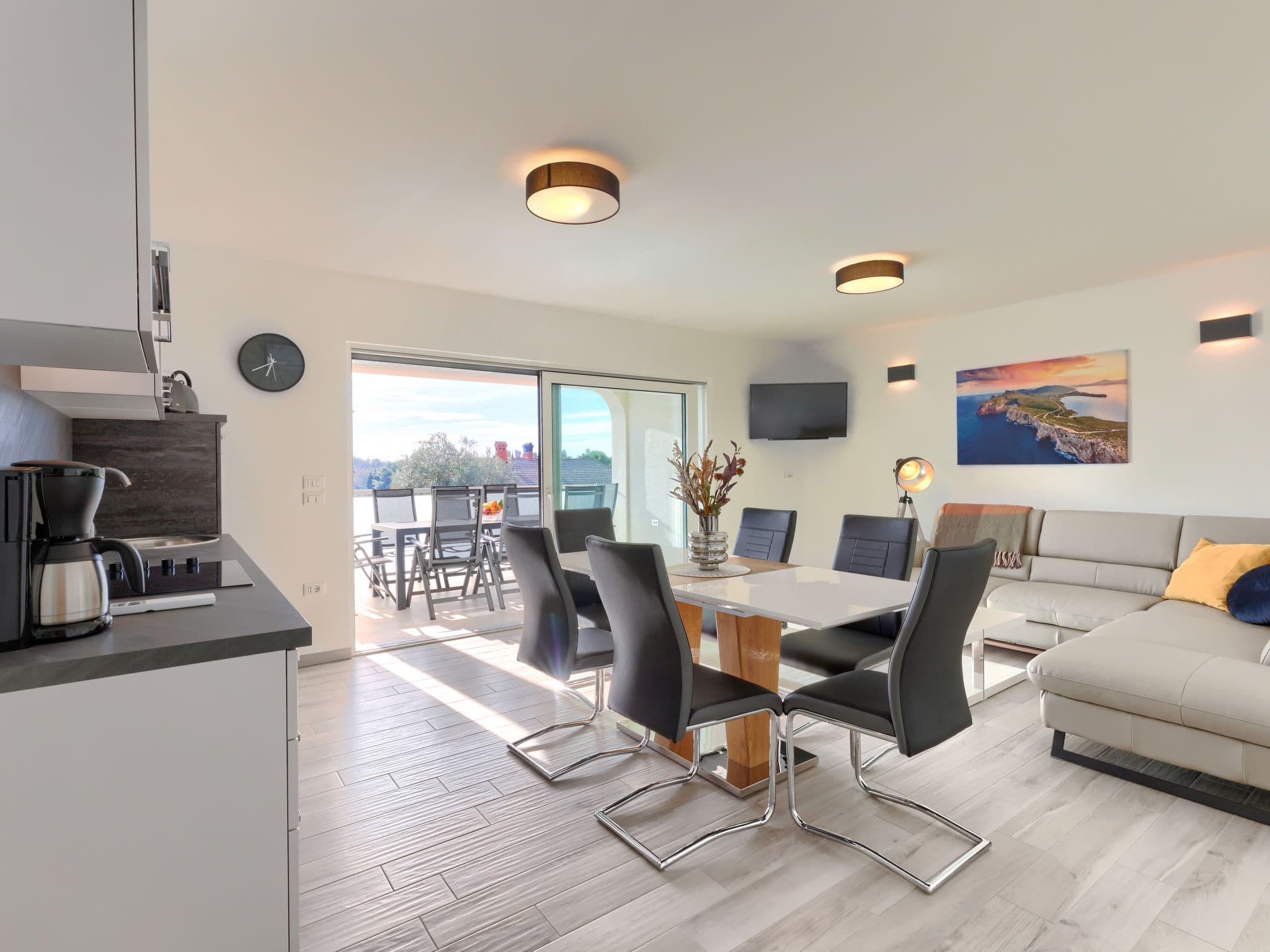 Kitchen / Dining Room