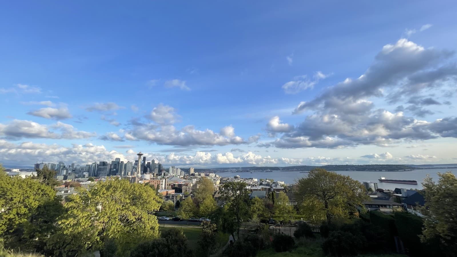 Views of the iconic Space Needle seen from Kerry Park, one of the most famous spots for photography and sightseeing in Seattle.jpg