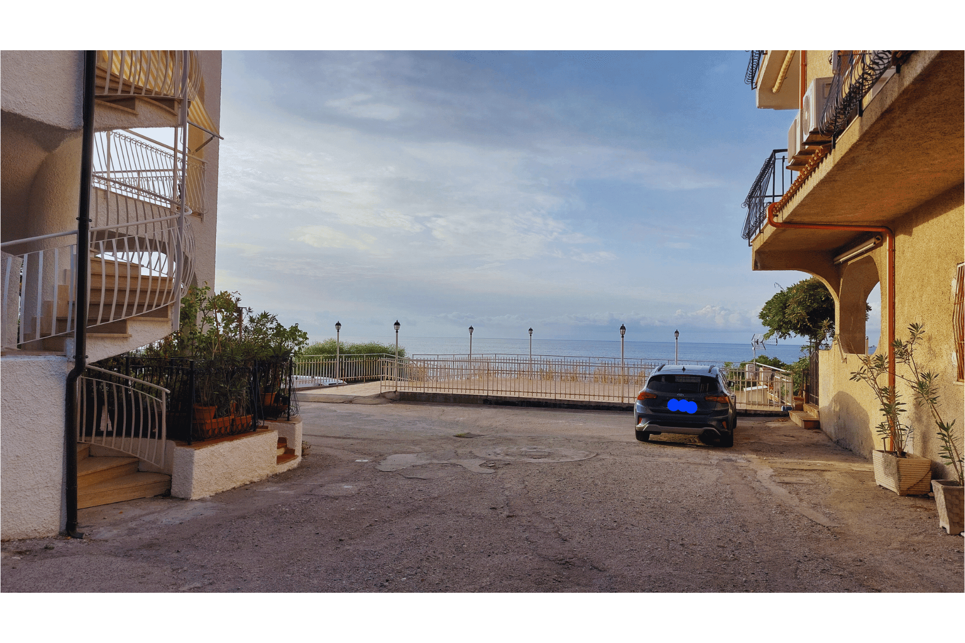 Corallo Blu Parking