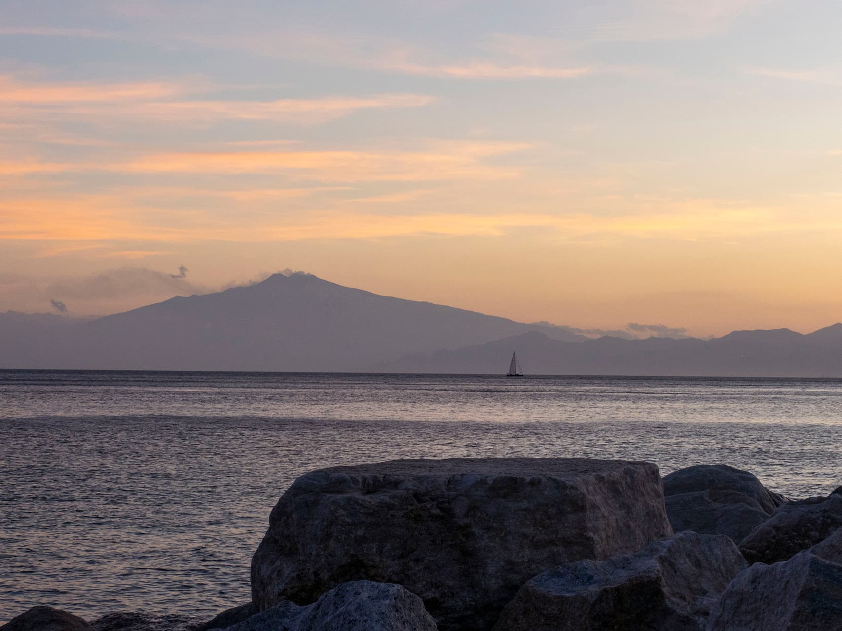 Riaci Capo vista Etna al tramonto