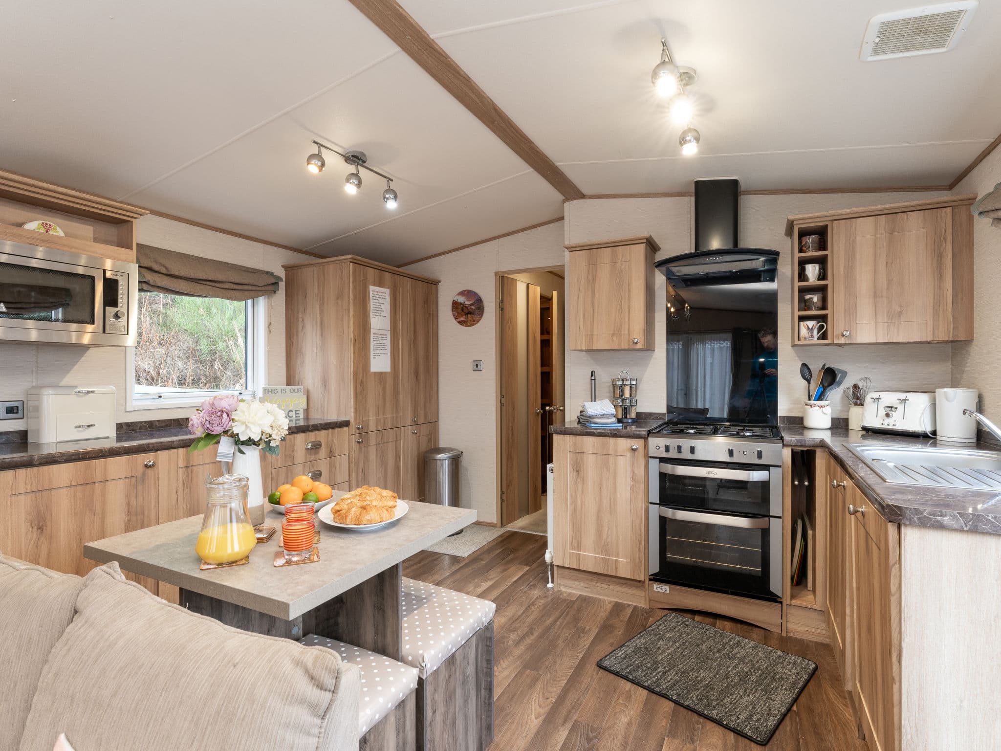 Kitchen / Dining Room