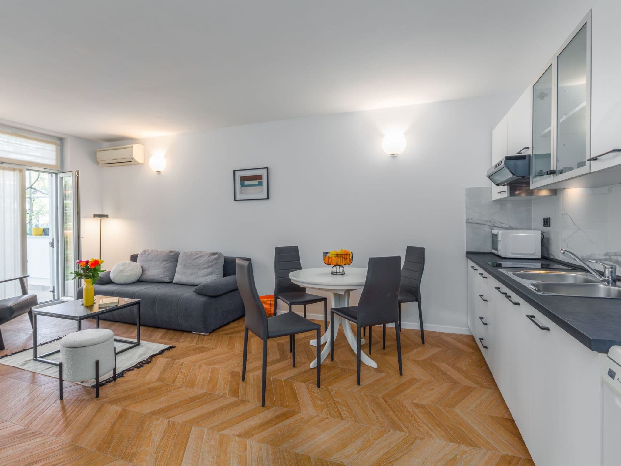 Kitchen / Dining Room