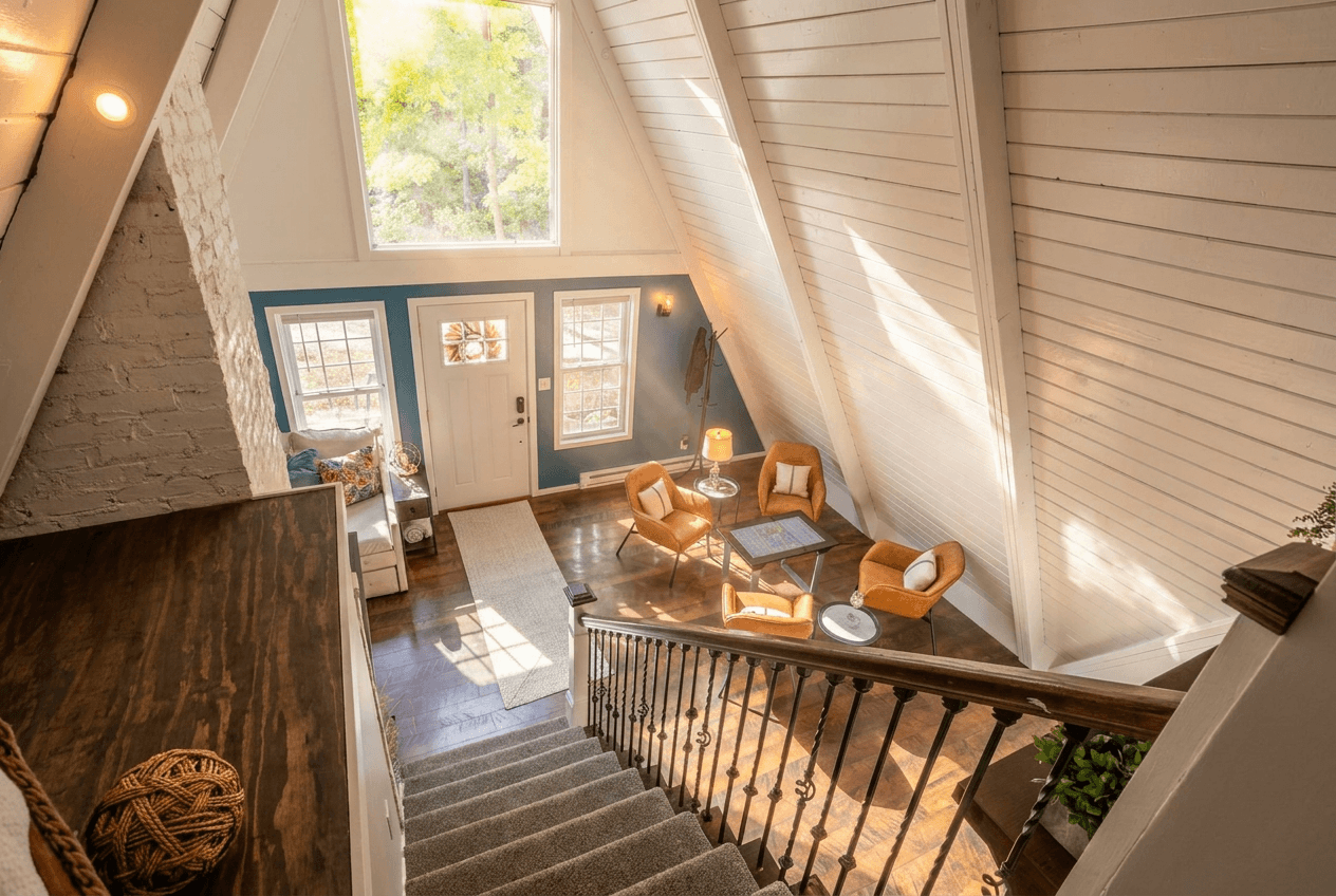 Vaulted ceilings for a charming and unforgettable stay