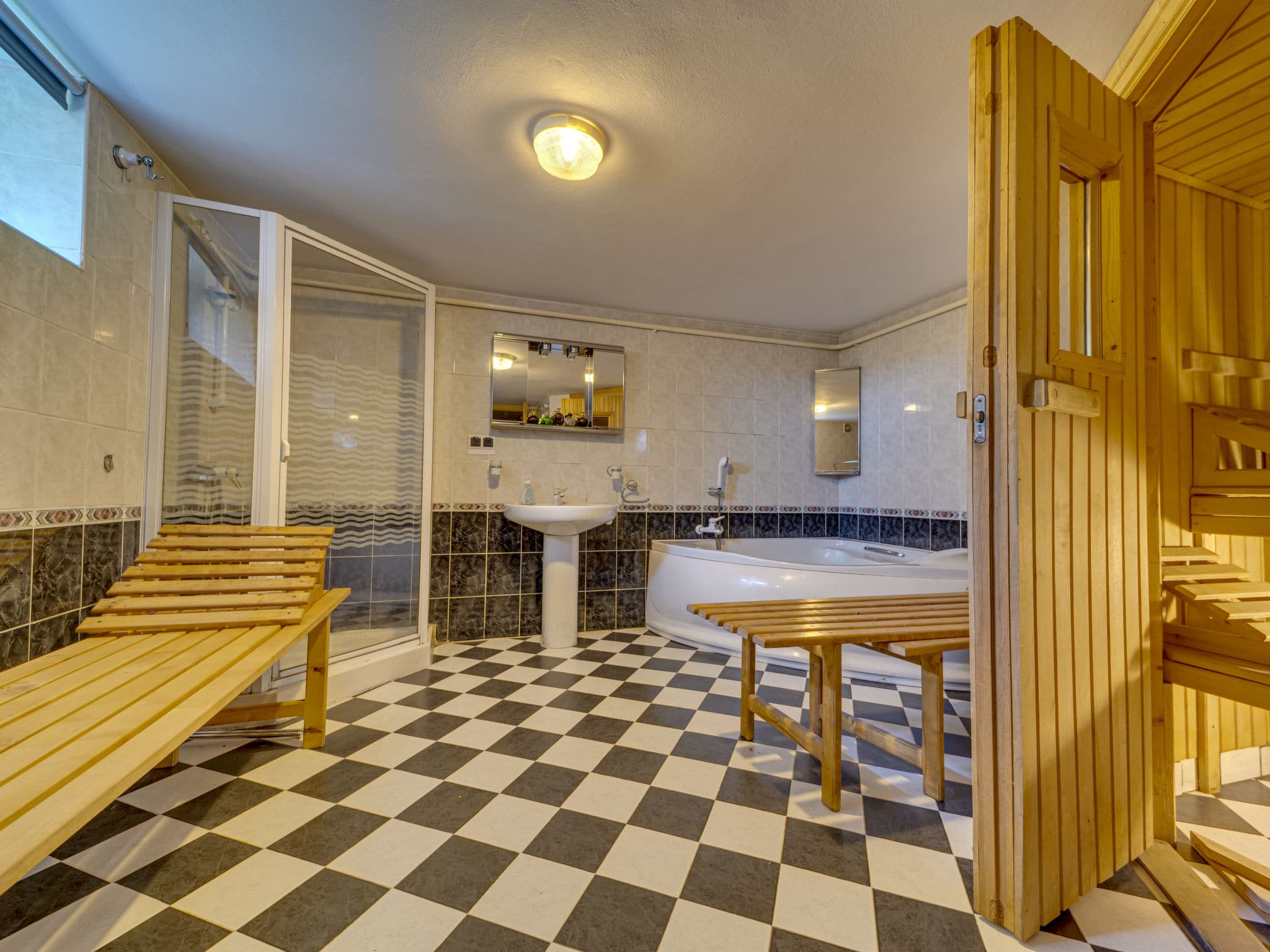 Bathroom / Wellness