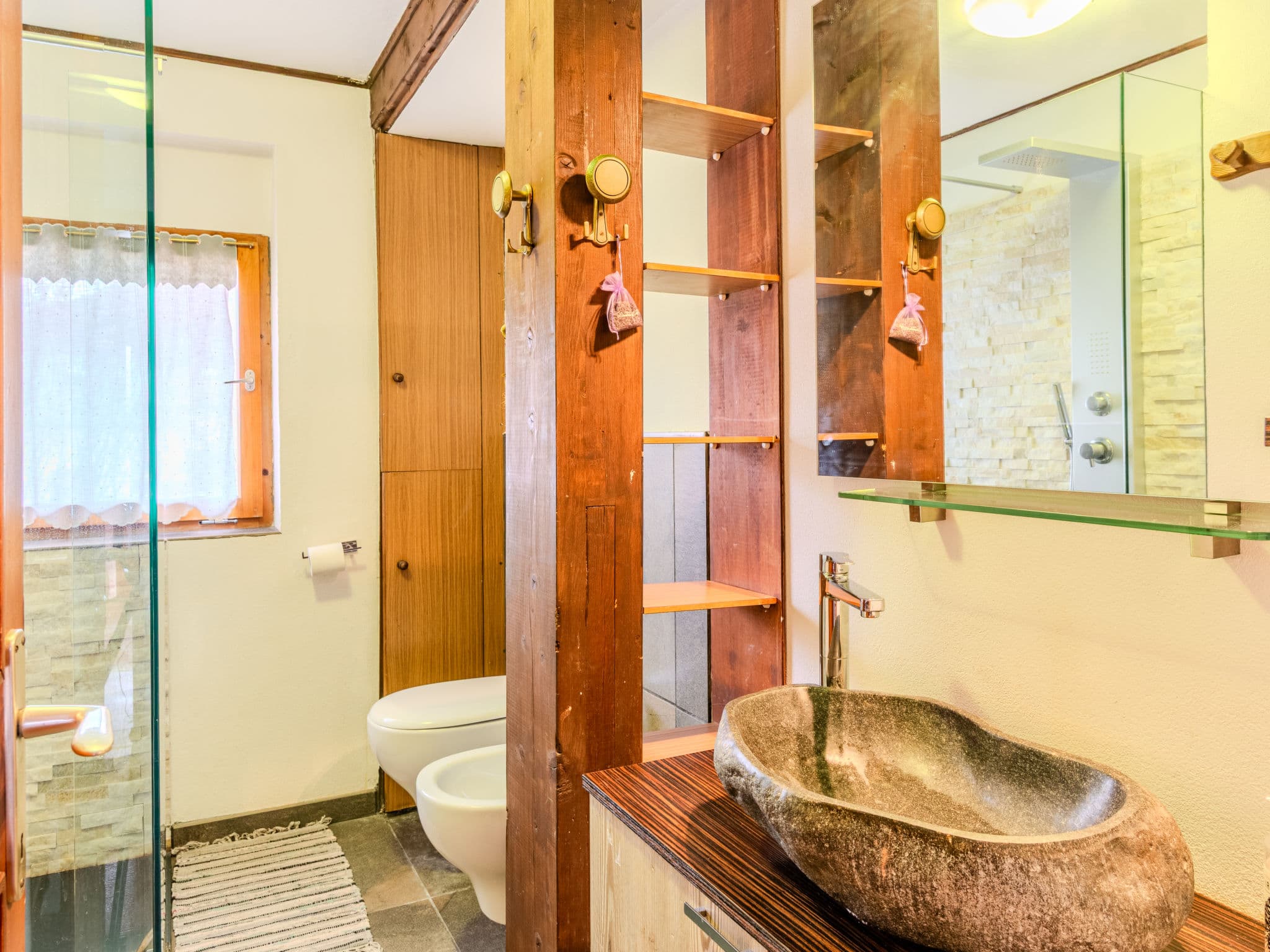 Bathroom / Wellness