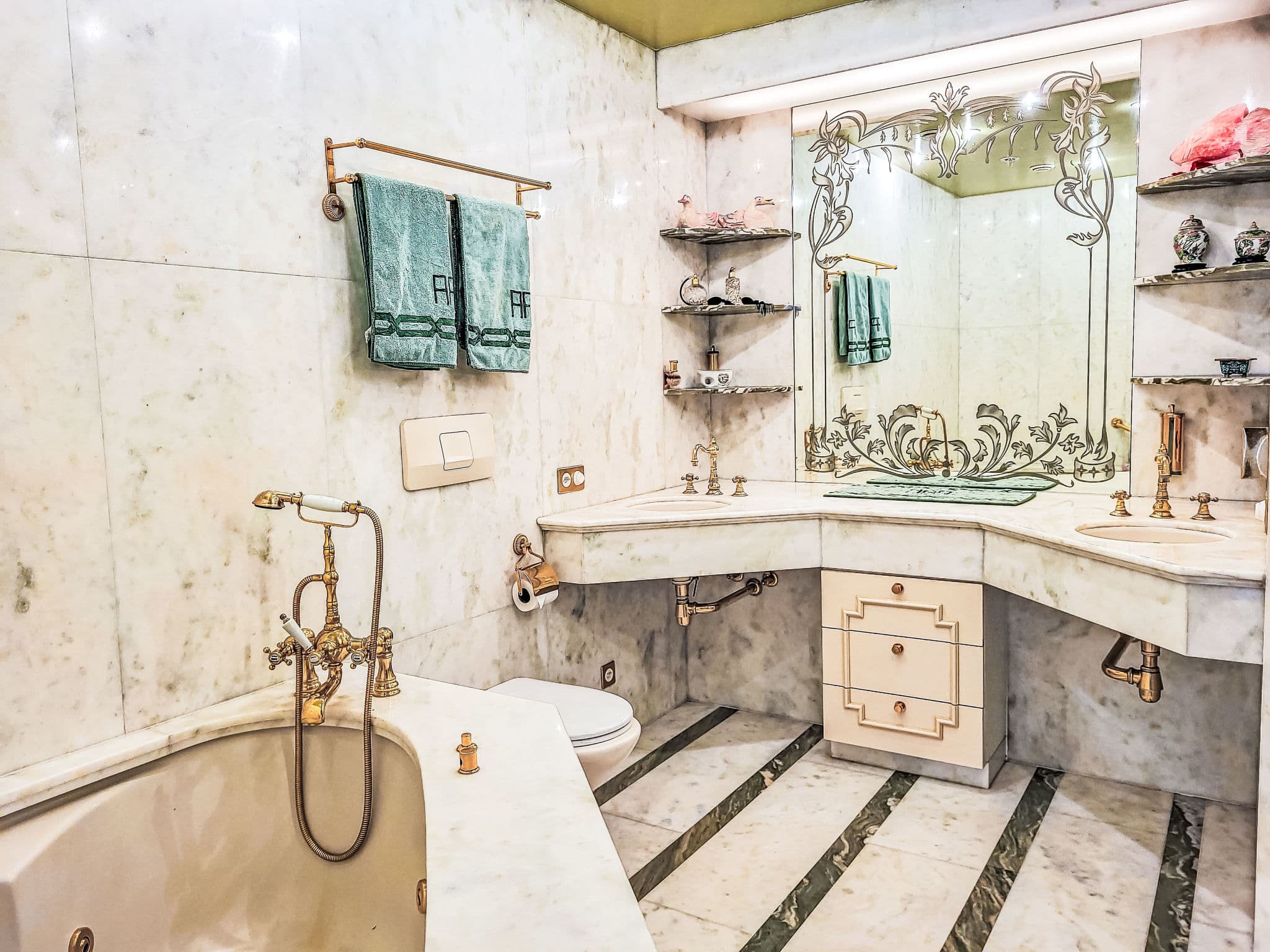 Bathroom / Wellness