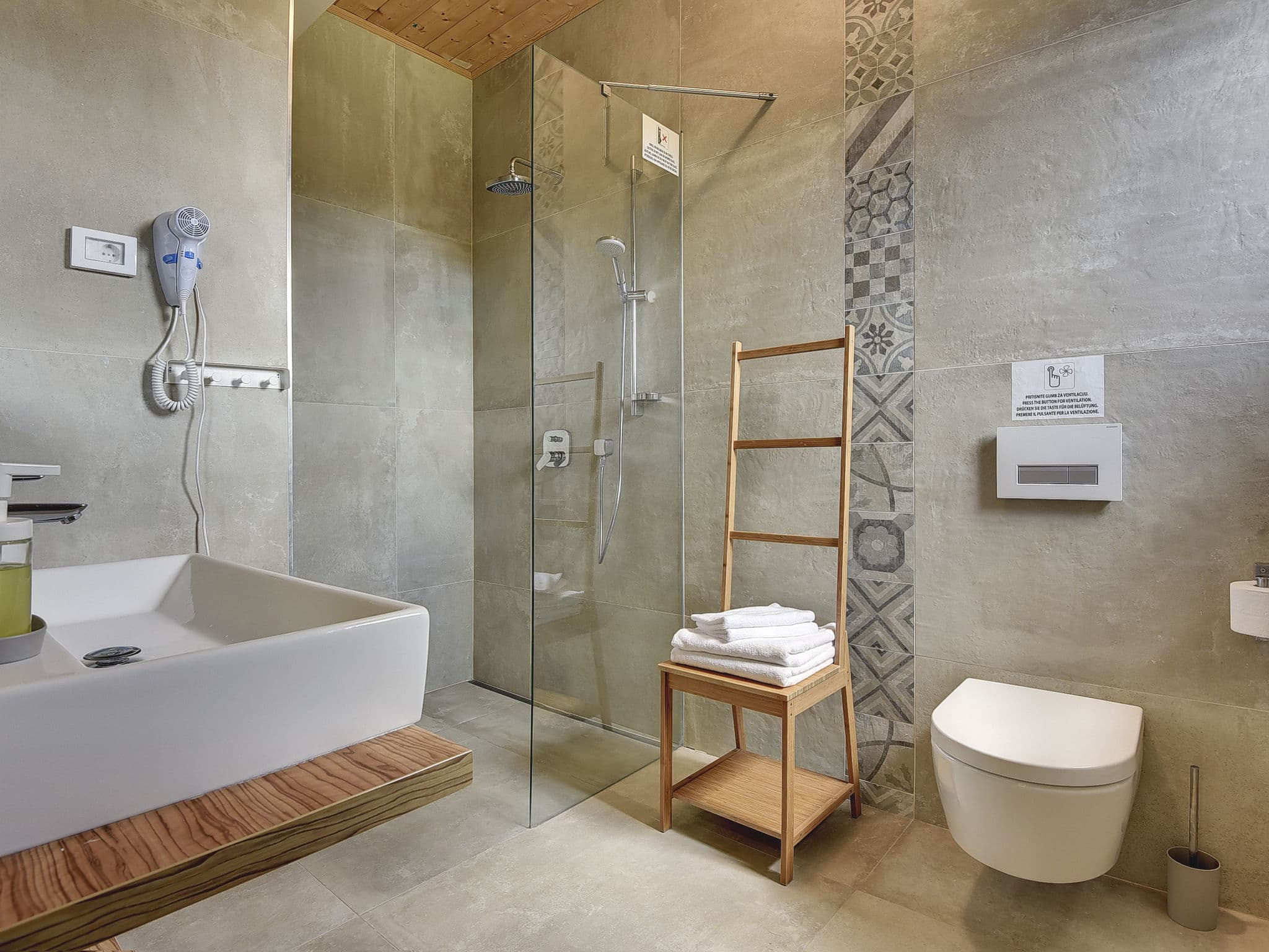 Bathroom / Wellness