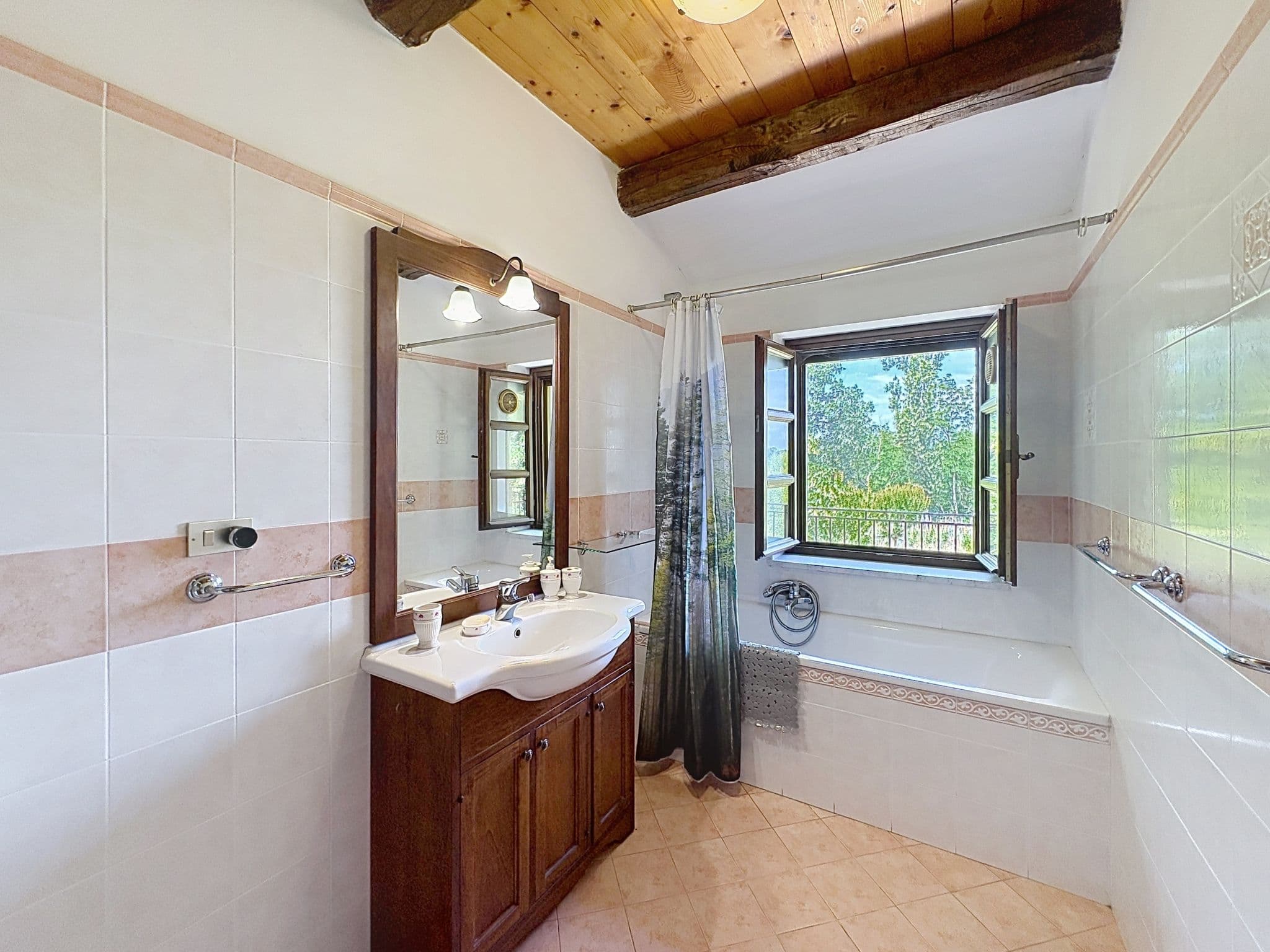 Bathroom / Wellness