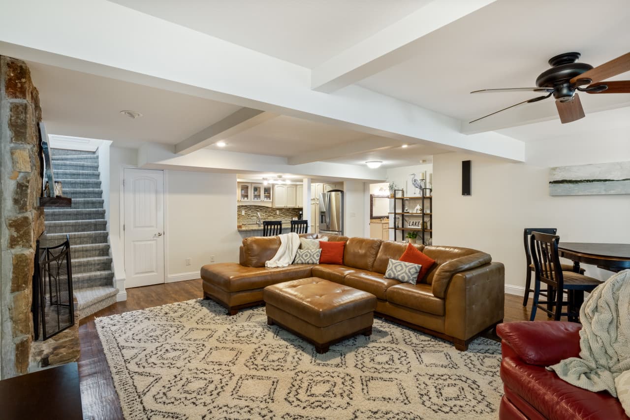 19-159 Hickory Grove Dr - 19.jpg