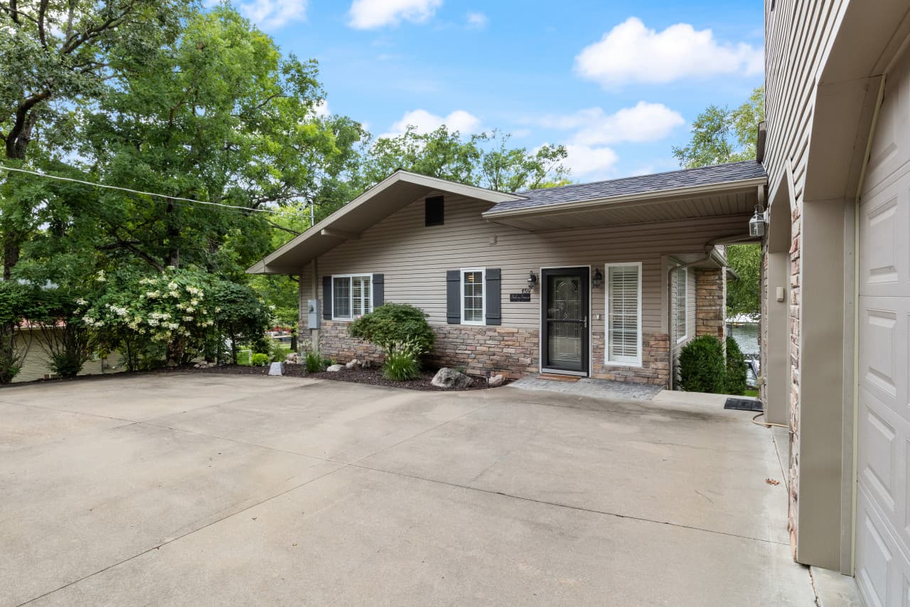 08-159 Hickory Grove Dr - 8.jpg