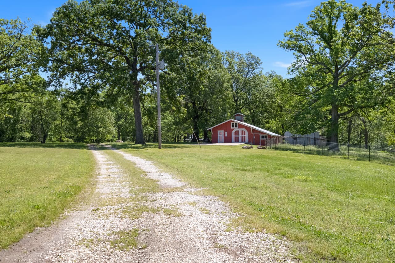 27-27 - 172 Osborn Dr.jpg
