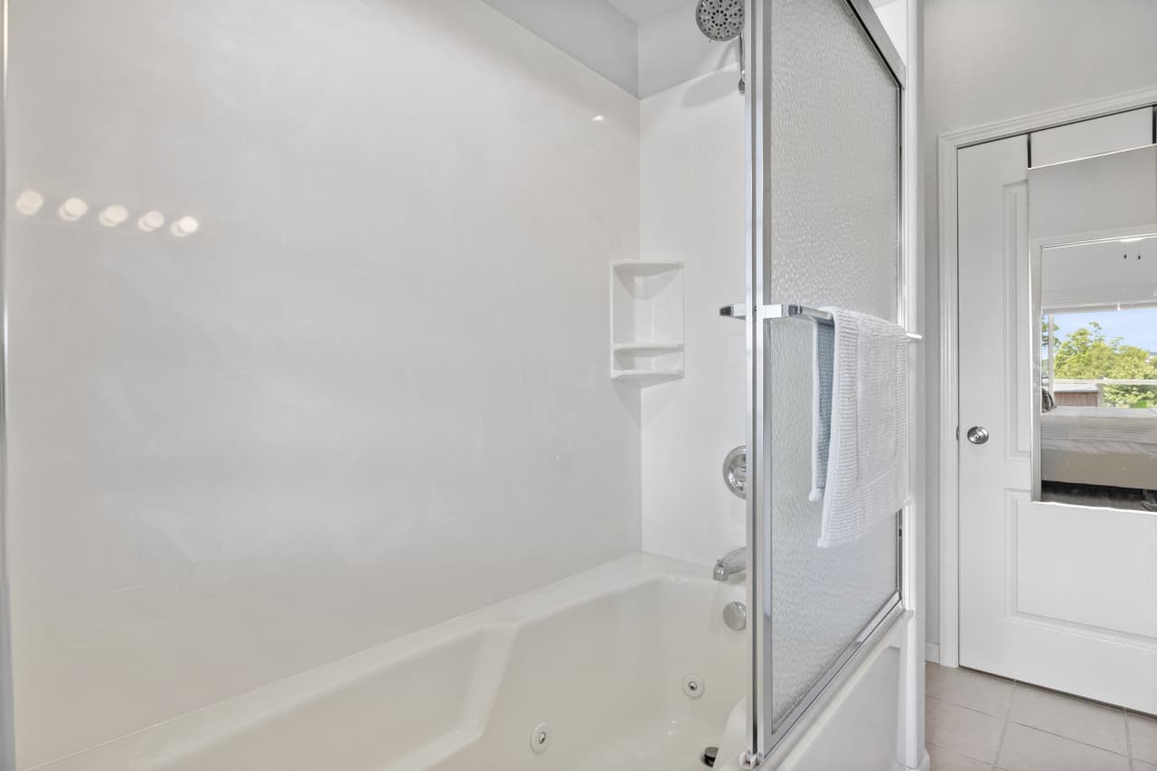 17-151 Upper Monarch Cove Dr 5E - 17.jpg