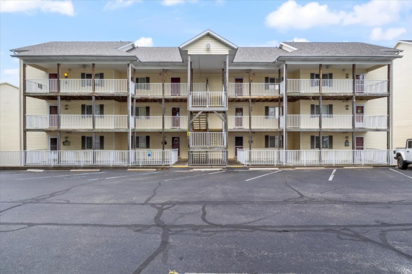 01-1481 Ledges Dr B43 - 1.jpg