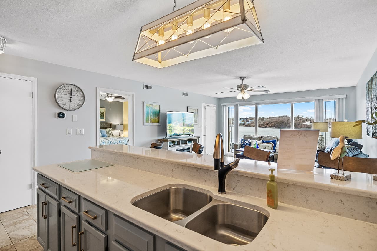 6-875 Parkside Pl 202B Originals_04.jpg