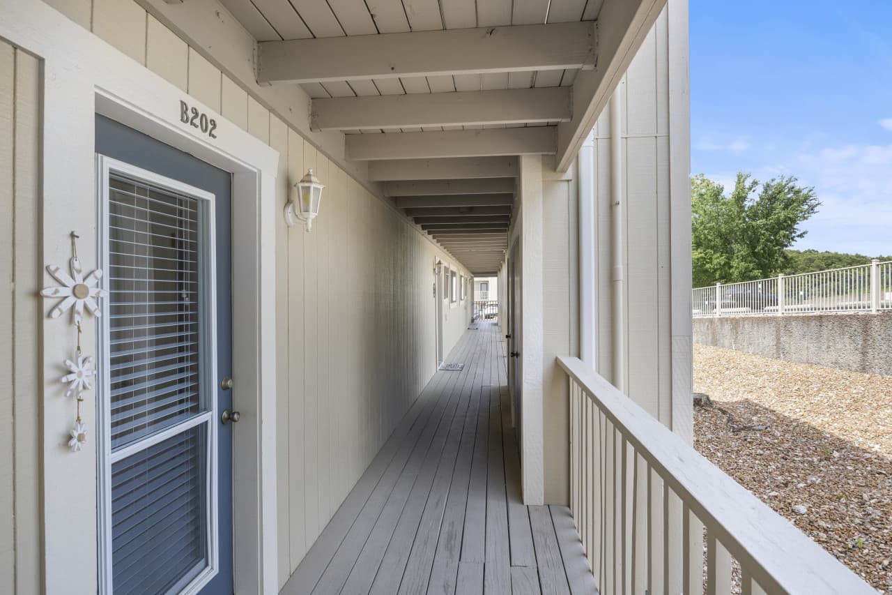 28-28 - 875 Parkside Pl unit 202B.jpg