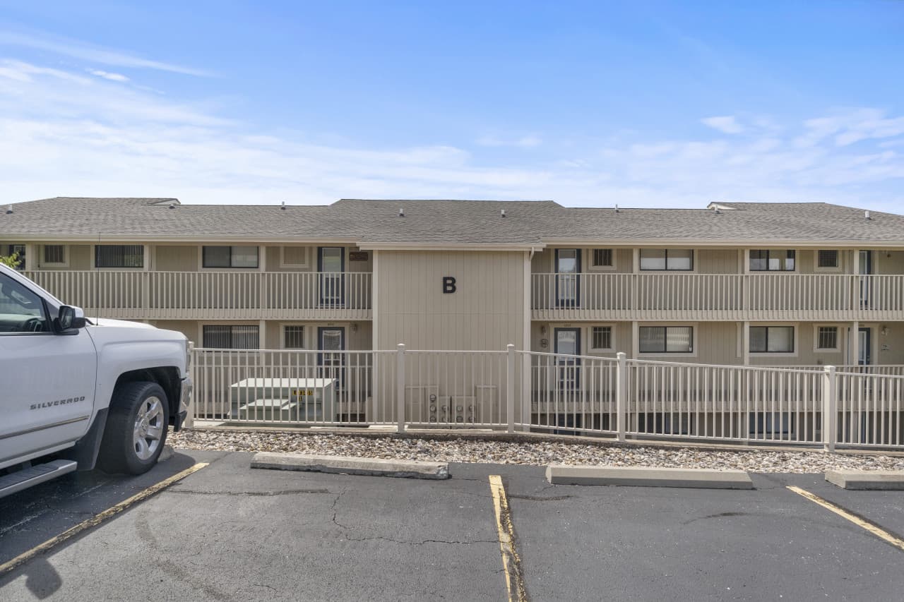 25-25 - 875 Parkside Pl unit 202B.jpg
