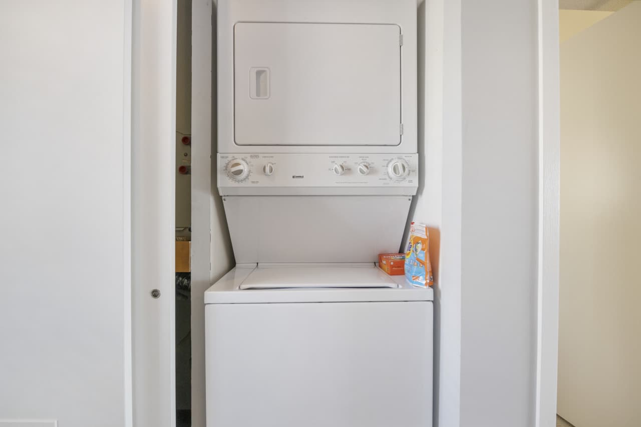 21-21 - 875 Parkside Pl unit 202B.jpg