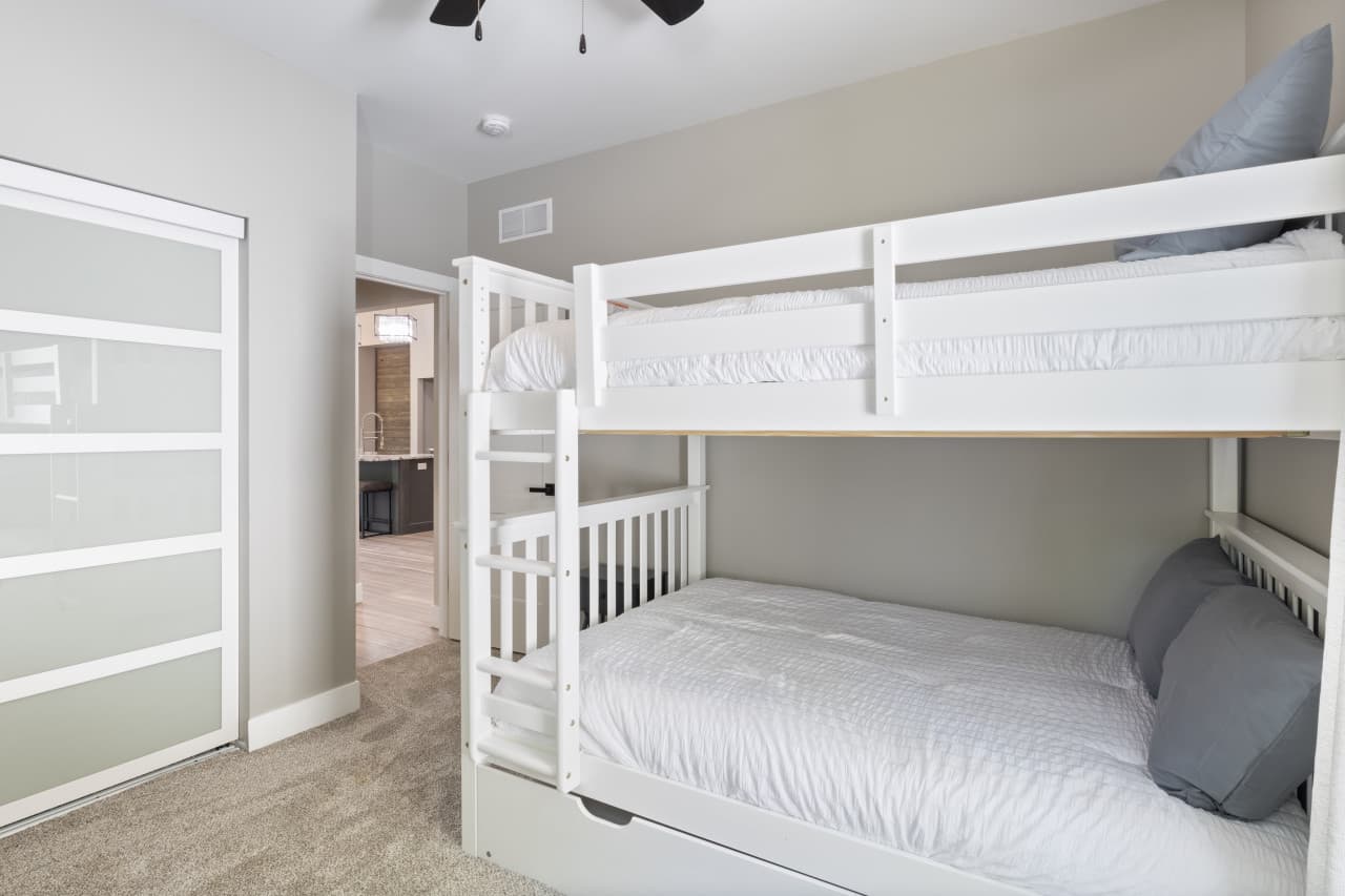 17-613 Cove Cir - 17.jpg
