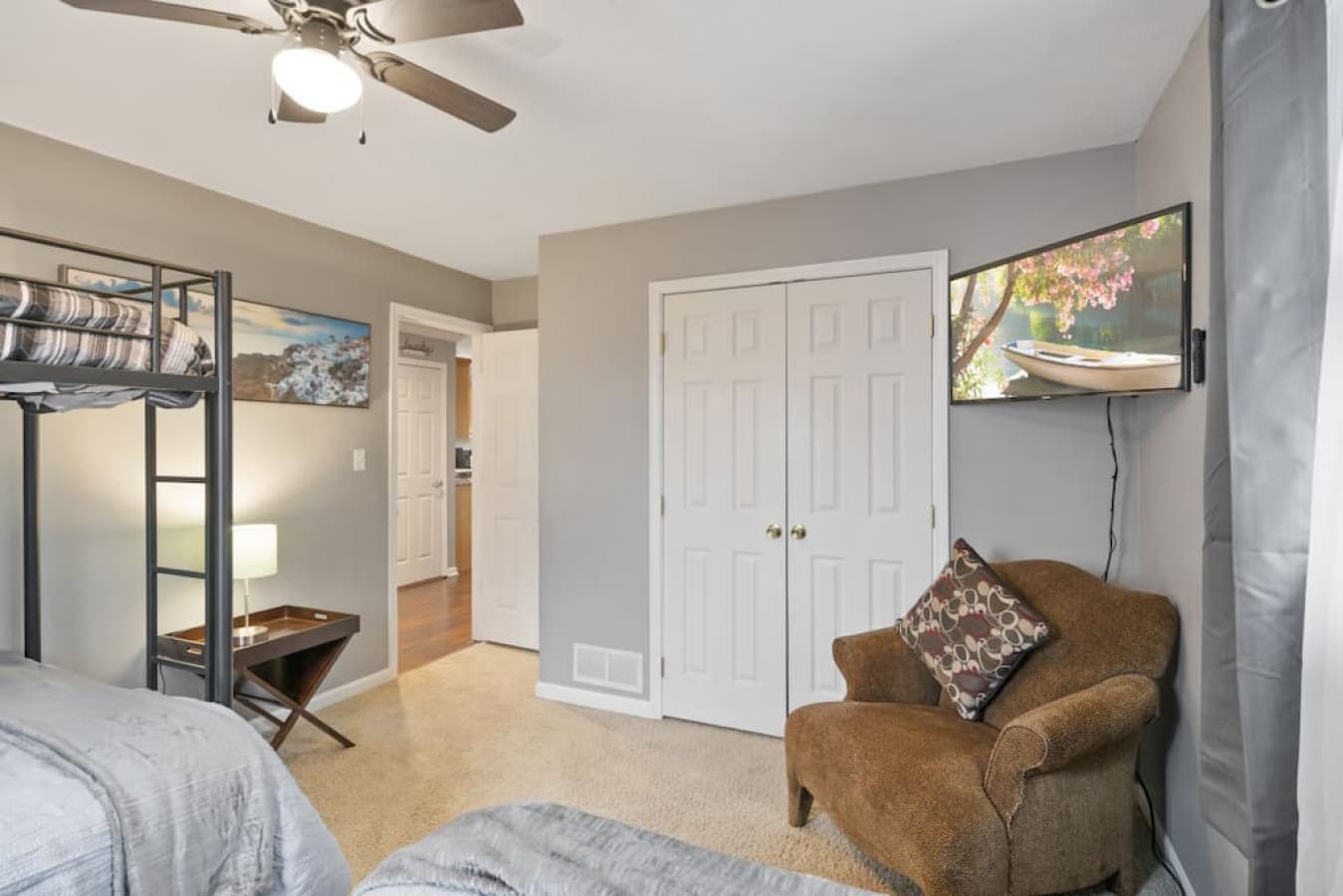 05-5 - 6685 Keystone Dr.jpg