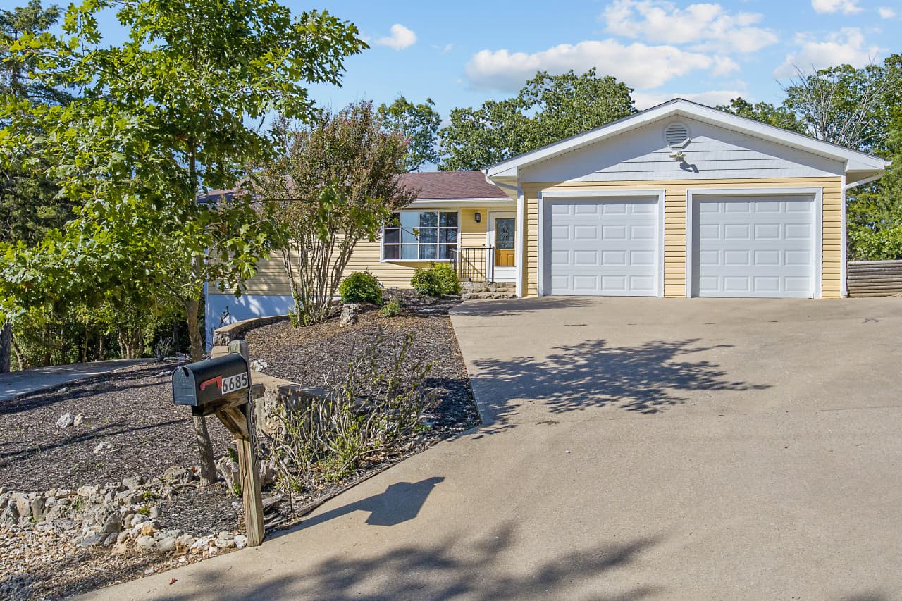 1-6685 Keystone Dr-001.jpg