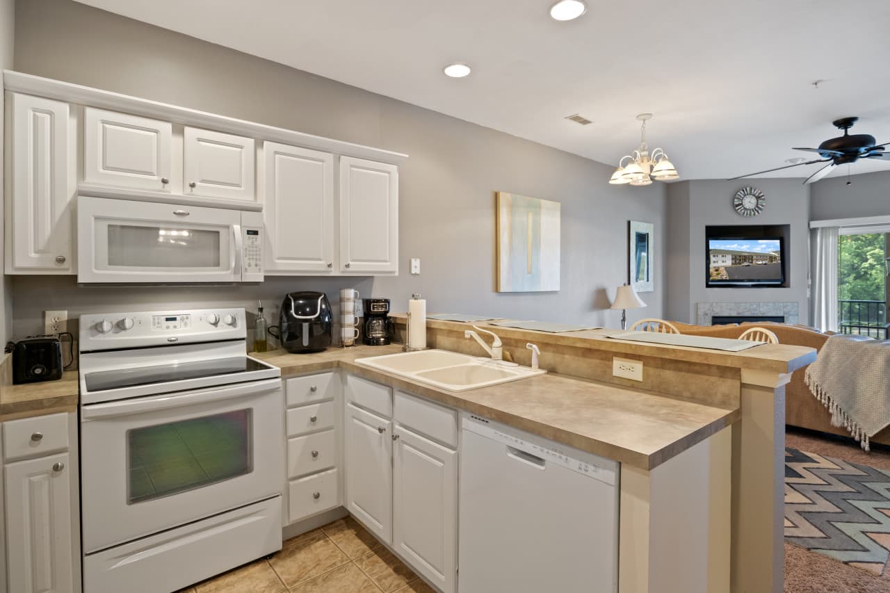 06-464 Cedar Heights Dr 1F - 6.jpg