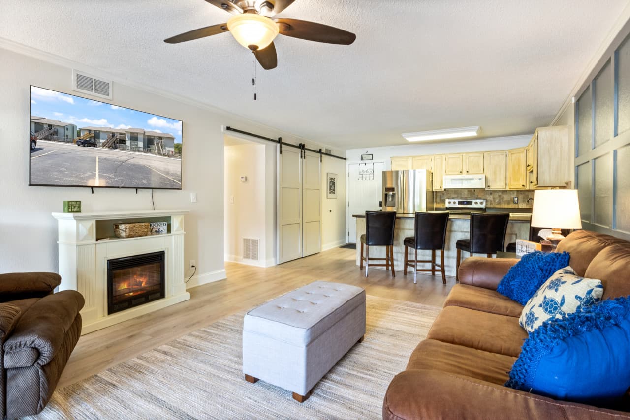 10-123 Southwood Shores Pl 3B - 10.jpg